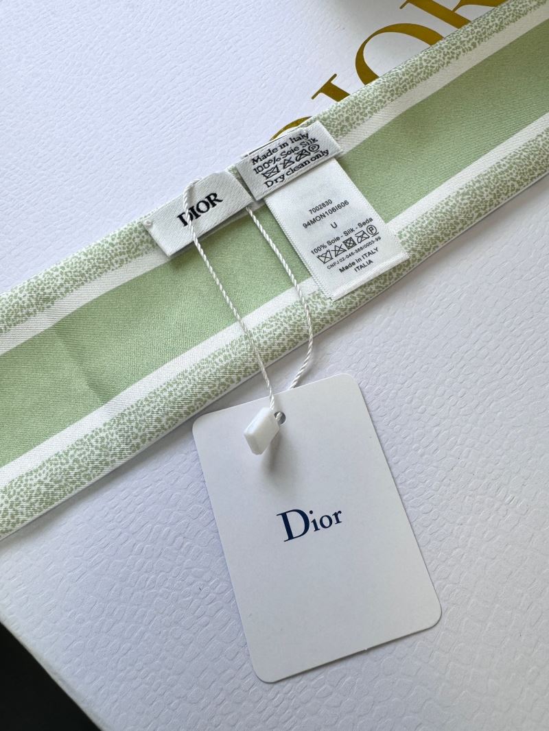 CHRISTIAN DIOR